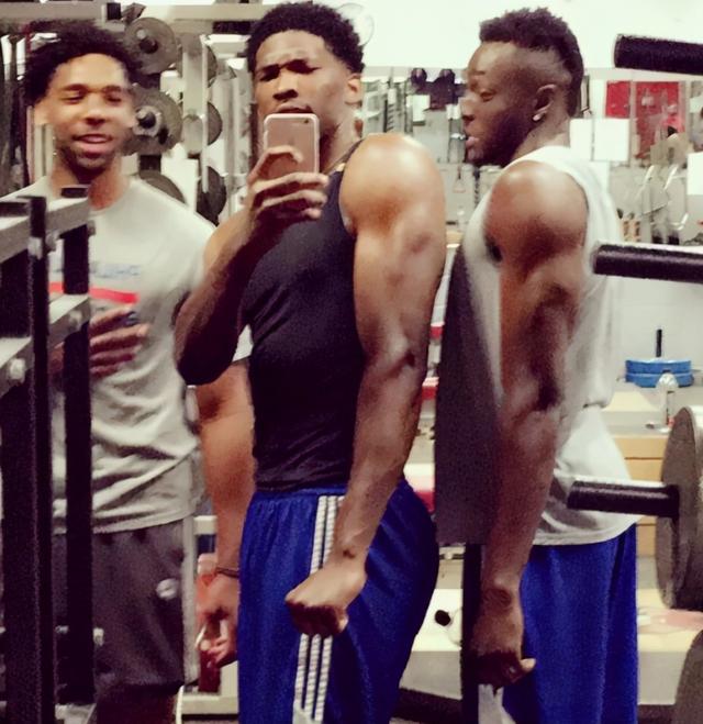 NBA现役肌肉最强悍的5大球星，锡安上榜 榜首堪称机器人