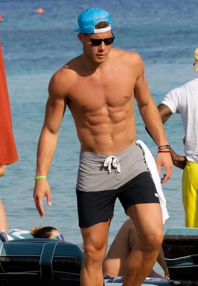 NBA现役肌肉最强悍的5大球星，锡安上榜 榜首堪称机器人