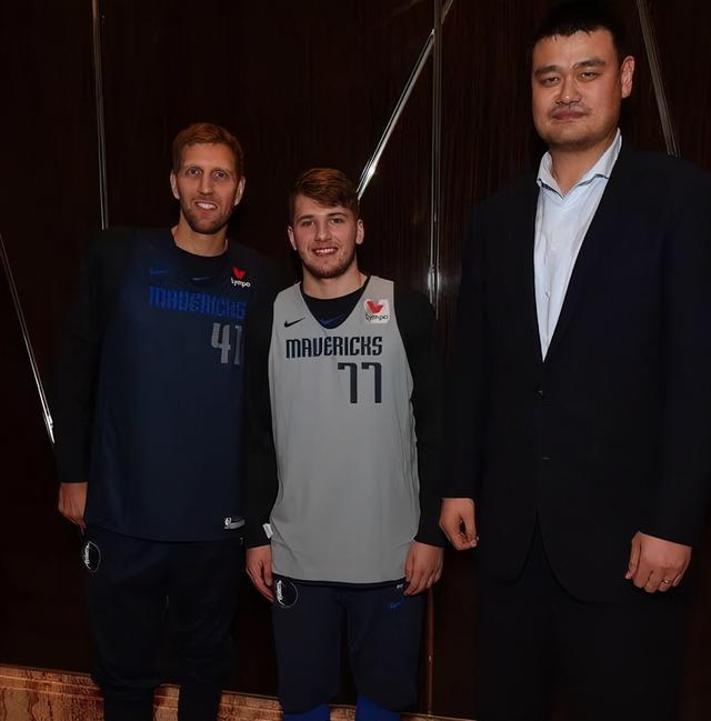 姚明的体型到底有多大？通过对比后一目了然 奥尼尔都矮一头