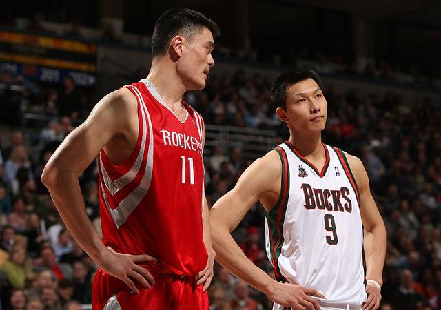 13年前的今天！姚明易建联NBA首次对决，这才是中国男篮巅峰