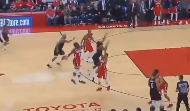 为何球迷调侃哈登造犯规是“碰瓷”？看了这8张照片 你就懂