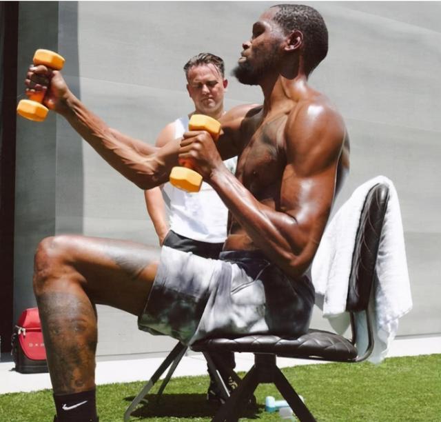 NBA这些“瘦子”骗了多少人？欧文6块腹肌 艾弗森浑身肌肉