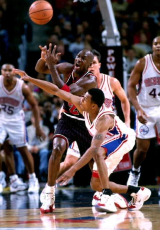 1米83的艾弗森天赋有多好？身材似魔鬼筋肉人 臂展惊人