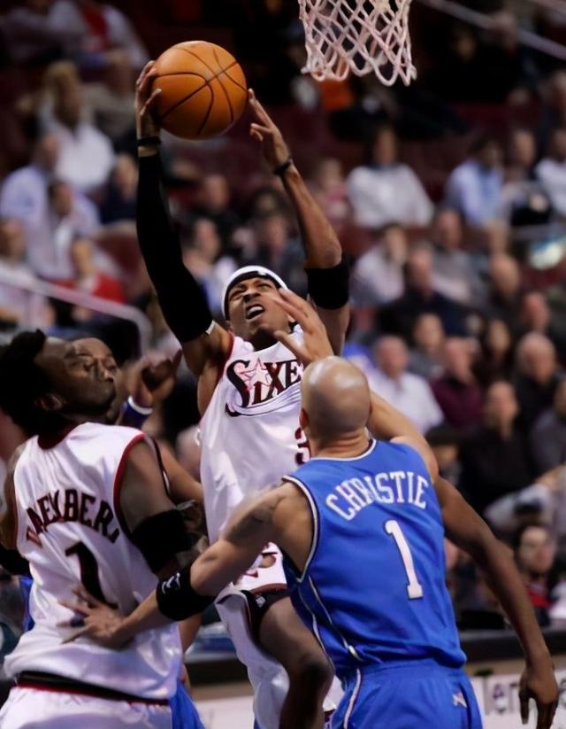 1米83的艾弗森天赋有多好?身材似魔鬼筋肉人 臂展惊人