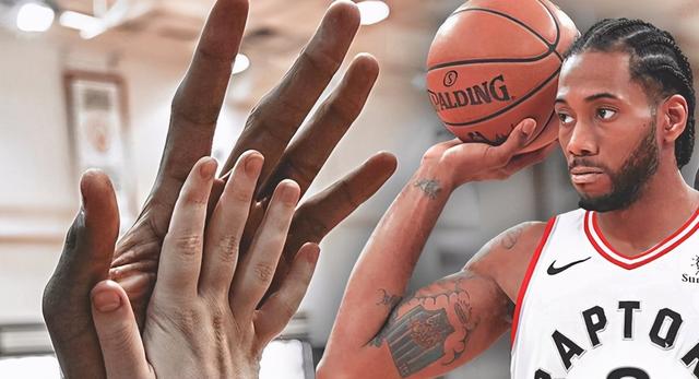 莱昂纳德的手掌有多大？对比之后一目了然 奥尼尔都只是险胜