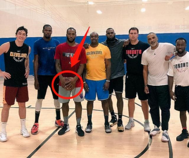 莱昂纳德的手掌有多大？对比之后一目了然 奥尼尔都只是险胜