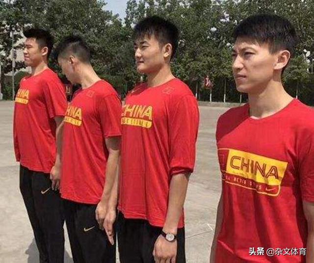 25岁天才被杨鸣激活！期待成为第二个朱芳雨，和女友逛街被拍