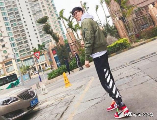 外形不输杨鸣的CBA天才！背井离乡来到广东打球，女友有神秘感