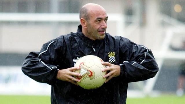 与F1黑白旗同款球衣的博阿维斯塔，曾缔造蓝狐式葡超夺冠神话