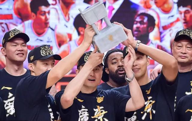 广东队那些鲜为人知的事,赵睿是别人送的,胡明轩是杜锋捡回来的