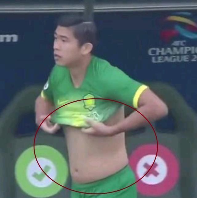 国足不再是白斩鸡!众国脚学C罗自律,李铁要求不喝酒+不吃猪肉