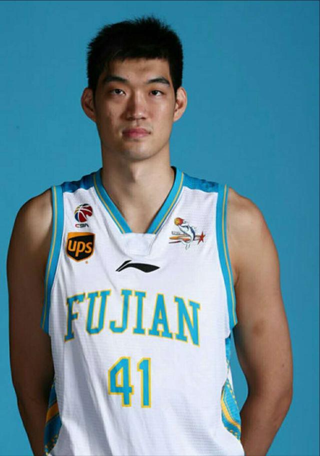 CBA现役十大“巨人”排名:5人身高超过2米20,周琦仅仅排名第10