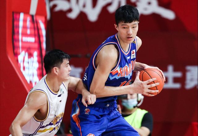 CBA现役十大“巨人”排名:5人身高超过2米20,周琦仅仅排名第10