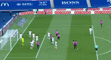 法甲-内马尔传射马尔基尼奥斯头球 巴黎2-1暂登顶