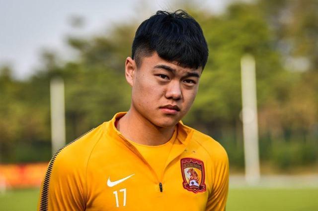 尴尬吗?杨立瑜本轮无缘代表广州队登场,球队却迎来新赛季首胜