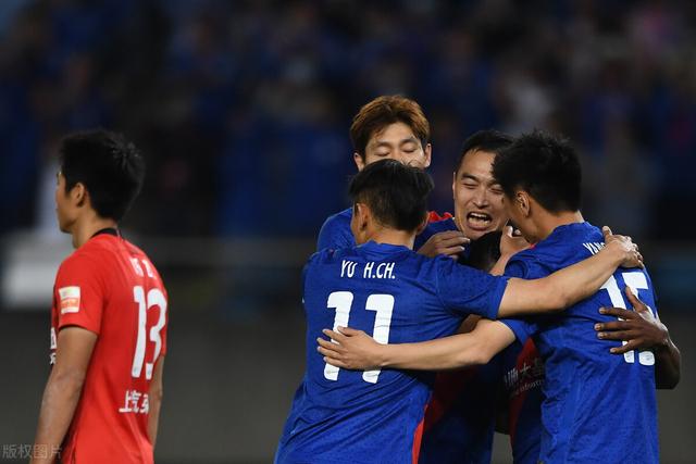 知耻后勇!35岁前国足核心再现半场狂追,球队落后1举动让人心疼