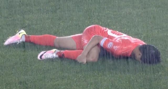 0-2!中甲大冷门:前中超黑马轰然倒下,暴雨鏖战,比赛一度中断
