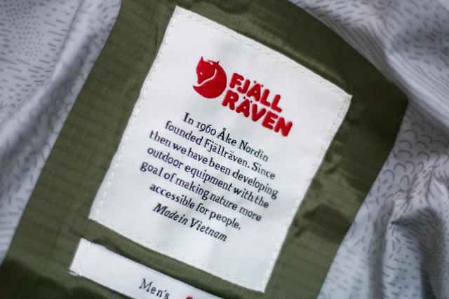 瑞典北极狐冲锋衣实测，户外徒步下雨骑车穿它没错