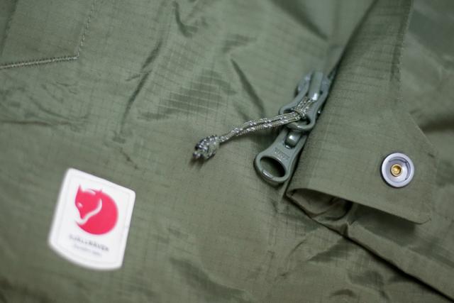 瑞典北极狐冲锋衣实测，户外徒步下雨骑车穿它没错