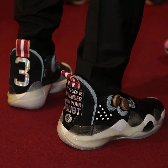 字母哥3曝光：不让其它品牌签约MVP，对耐克很重要