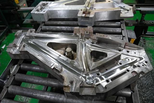 马克罗/MCELO一体成型山地车EVO ONE发布 车架仅售10998￥