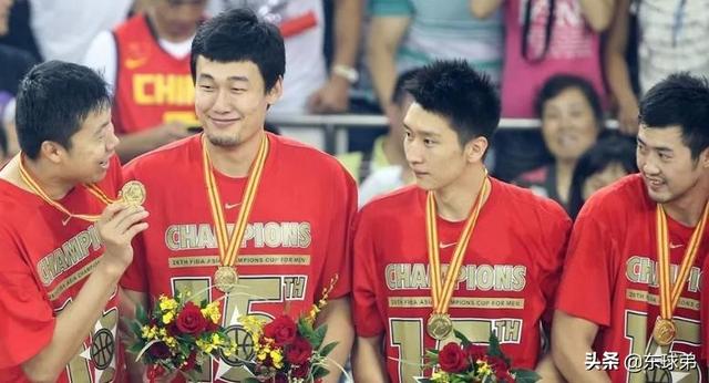 14岁加入八一男篮,30年生涯,王治郅如今是啥职务?薪水多少?