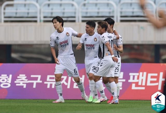 K2联赛第十七轮综述：金泉尚武找回王者感觉，榜首一天内两度易主