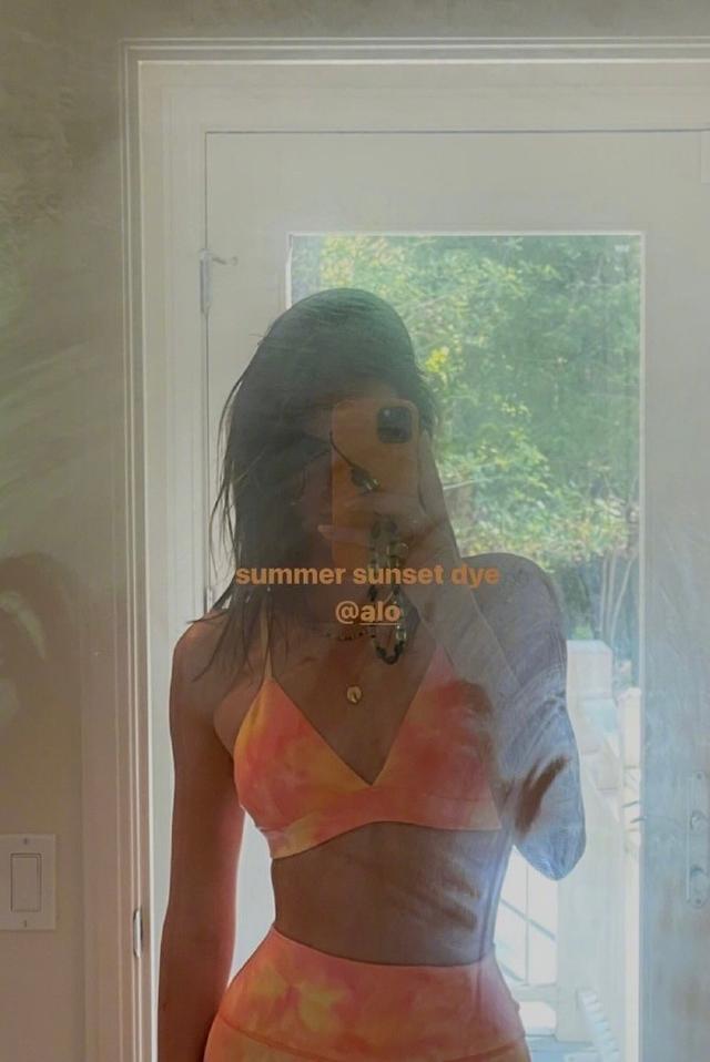 高调恋爱!布克备战总决赛分心,西蒙斯新恋情呼应,詹娜包围NBA