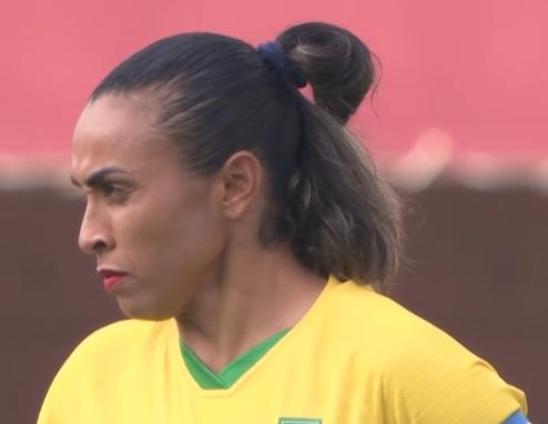 开场连丢2球！贾秀全不满：32分钟就换人，上前锋搏命，王霜隐身