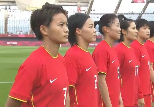 开场连丢2球！贾秀全不满：32分钟就换人，上前锋搏命，王霜隐身