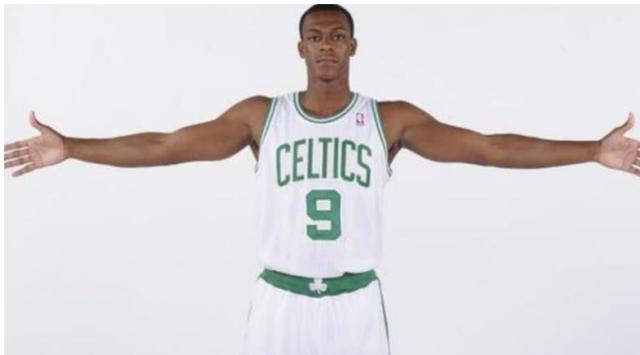 看了字母哥的跟腱,杜兰特的手掌,你就知道我们为何打不了NBA