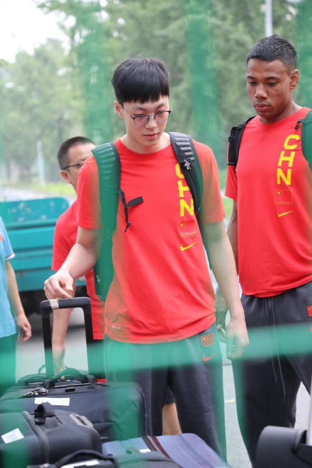 再见杜锋!再见郭士强!中国男篮官宣就地解散,广东最大赢家