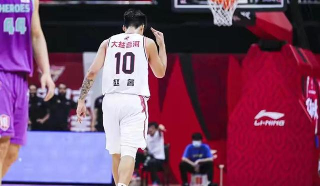 广东17人大名单出炉!易建联降薪再战一年,赵睿胡明轩迎顶薪机会