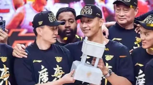 广东17人大名单出炉!易建联降薪再战一年,赵睿胡明轩迎顶薪机会