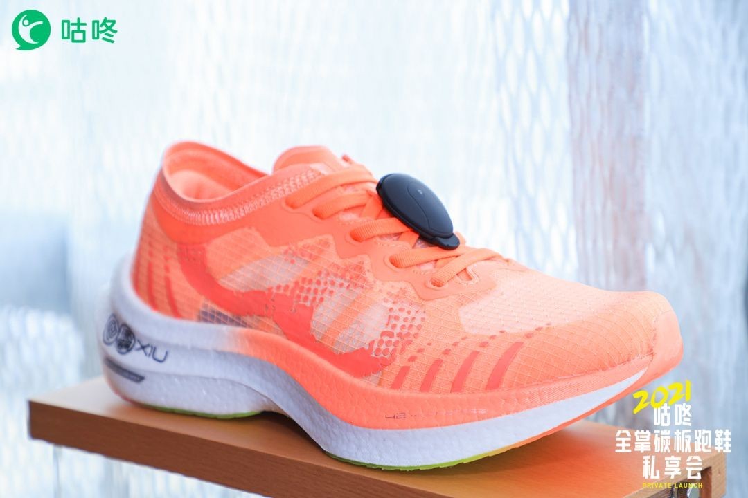 飍xiu！咕咚发布首款全掌碳板跑鞋42K•造风者RUN