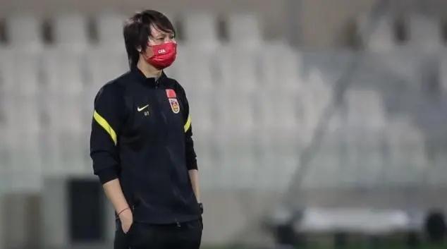 于大宝成为众矢之的之余，前锋改后卫早就是中国足球的传统