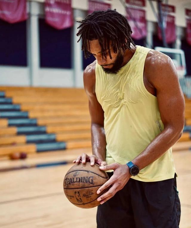 篮网官宣!NBA探花正式离队!他才25岁,就要退役了