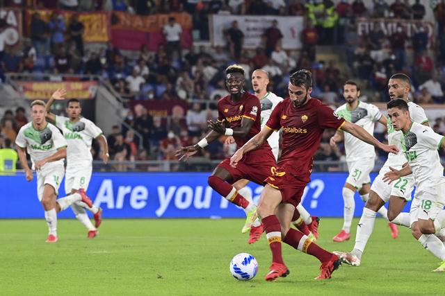 2-1,第91分钟绝杀!前中超巨星拯救罗马,穆里尼奥狂奔半场庆祝
