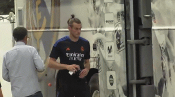 齐达内携妻子现身新伯纳乌 贝尔又缺席=伤势太重?