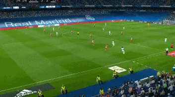 维尼社媒晒出与球迷合影:与球迷共同庆祝是“激情”