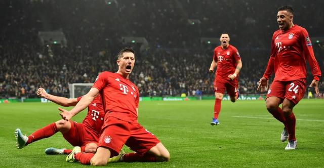 欧冠分析：年轻人VS曼联，巴萨VS拜仁，比利亚雷亚尔VS亚特兰大