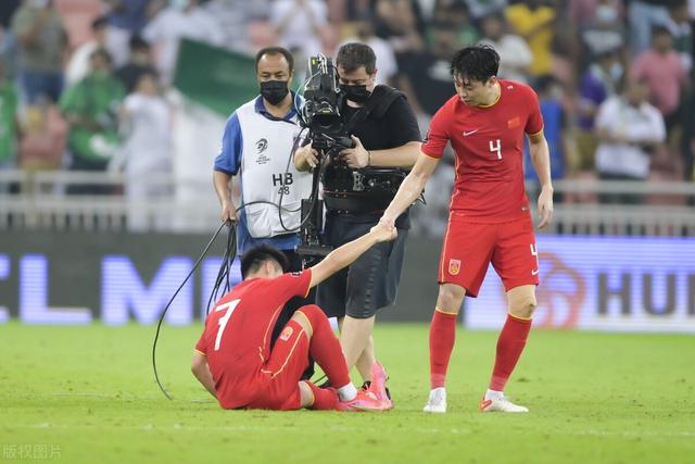 国足惨败揪出最差4人:京沪鲁3人可谓卧底,李铁首战之地该下课