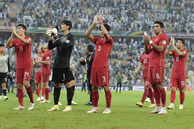 国足惨败揪出最差4人:京沪鲁3人可谓卧底,李铁首战之地该下课