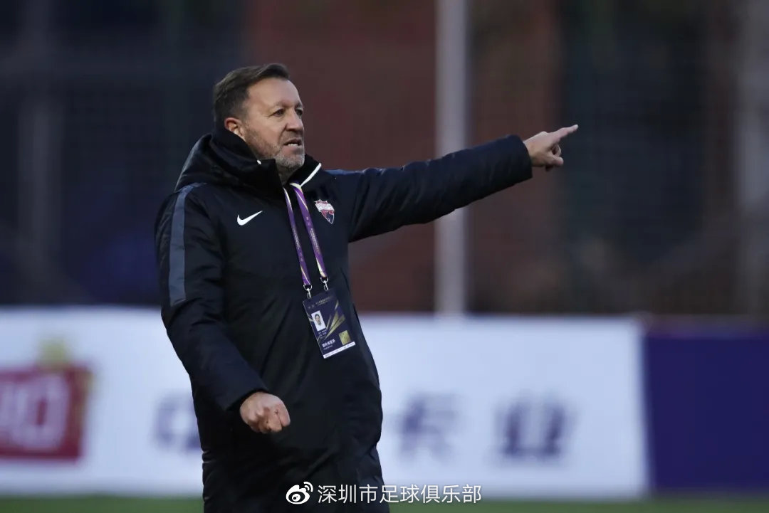 深圳队主教练卡洛斯·格拉内罗