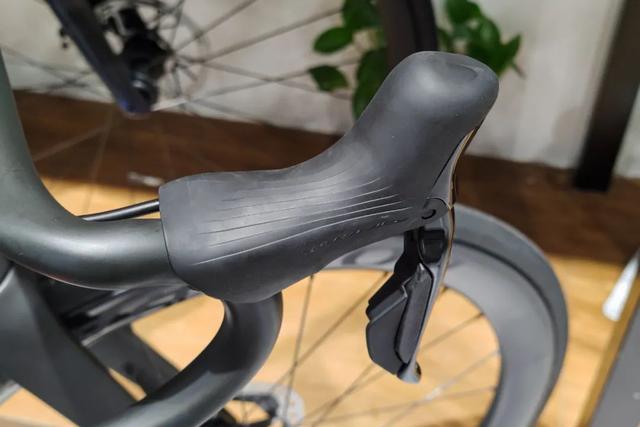 Shimano Dura-Ace R9270 12s公路油碟电变套件：实物赏析及详解