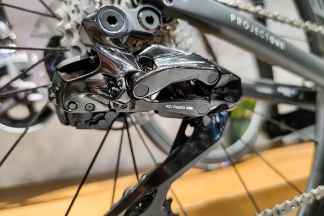 Shimano Dura-Ace R9270 12s公路油碟电变套件：实物赏析及详解