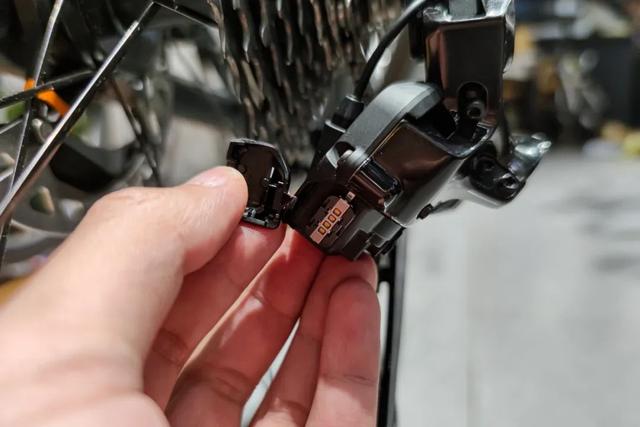 Shimano Dura-Ace R9270 12s公路油碟电变套件：实物赏析及详解