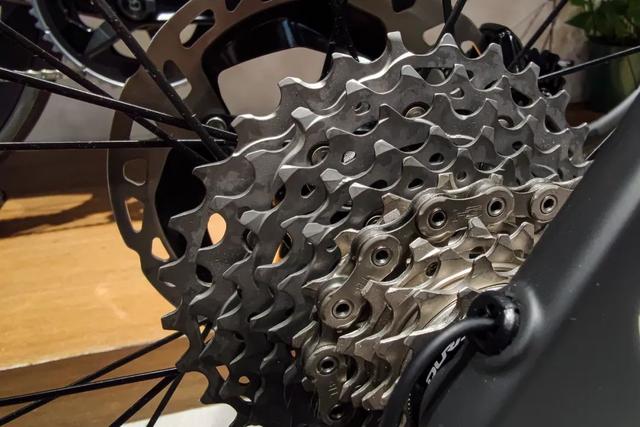 Shimano Dura-Ace R9270 12s公路油碟电变套件：实物赏析及详解