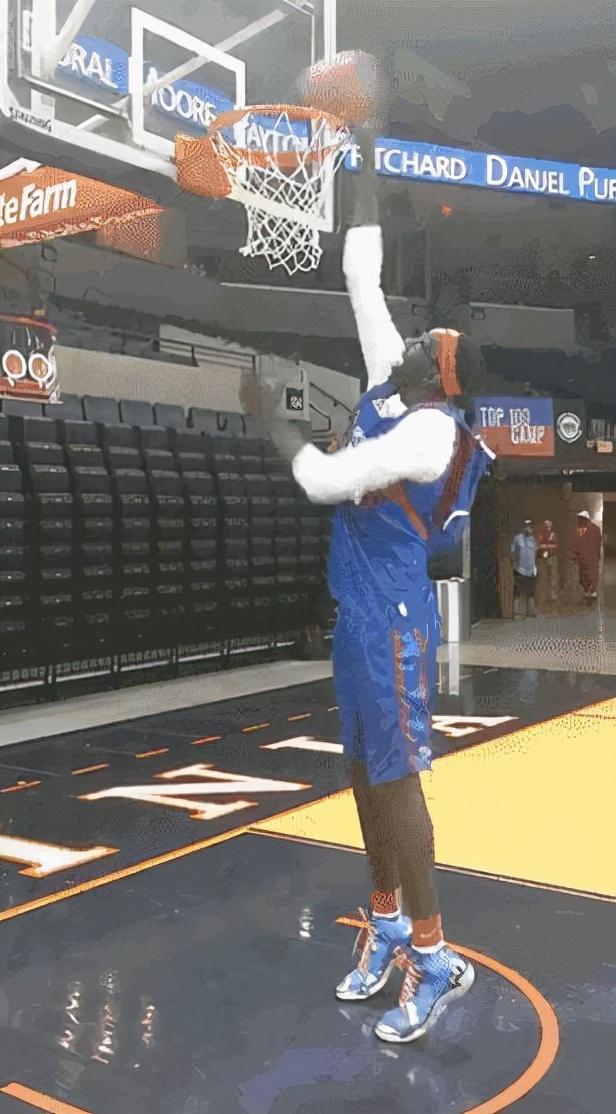 NBA现役“长臂怪”真不少,伦纳德用指尖盖帽 1人还能站扣