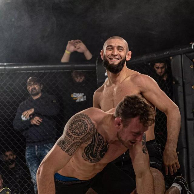 奇马耶夫又夺一胜,轻松击败对手